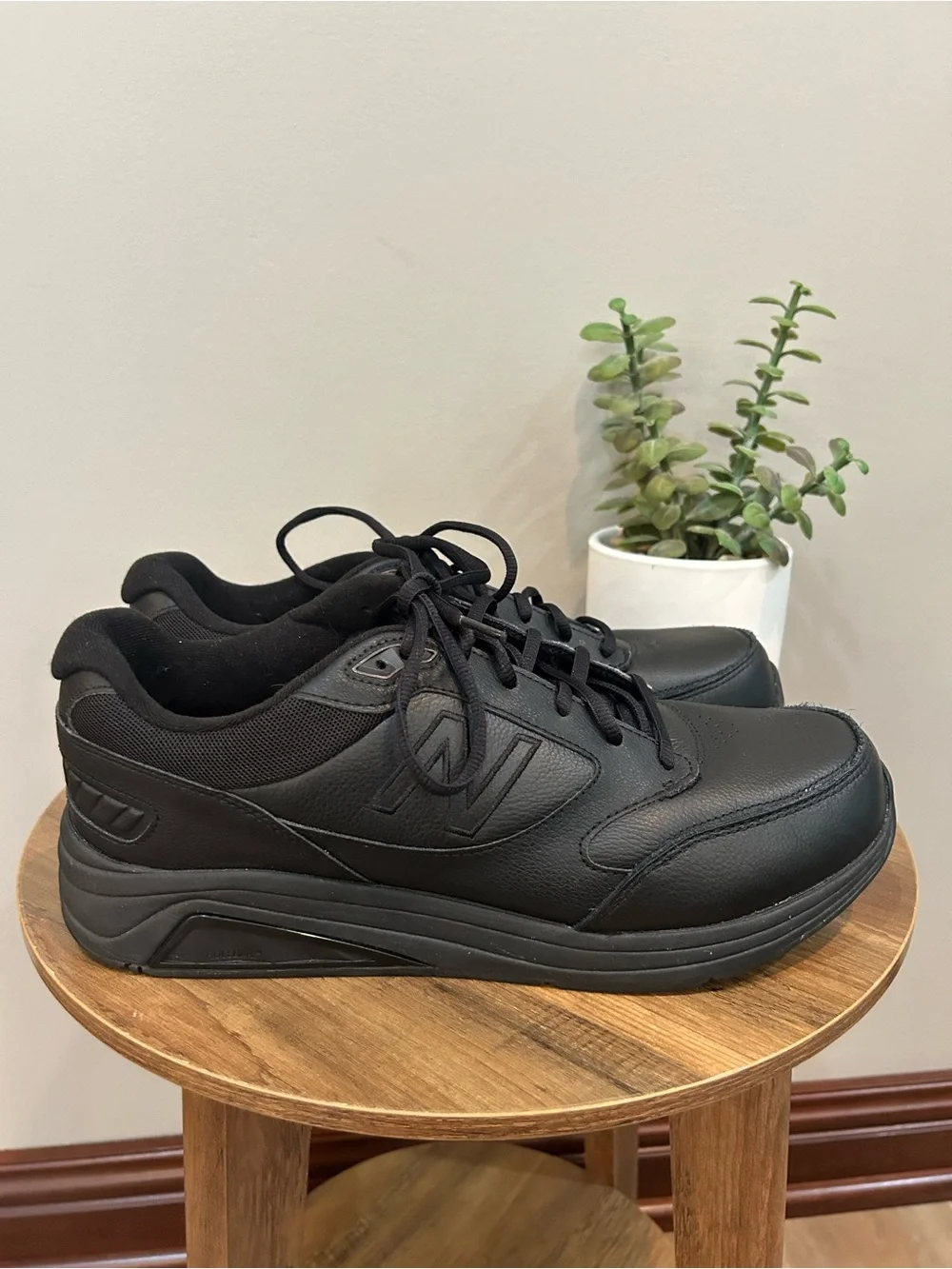 New Balance MW928BK3 928v3 Black Walking Shoes Men’s 11 2E Wide Leather